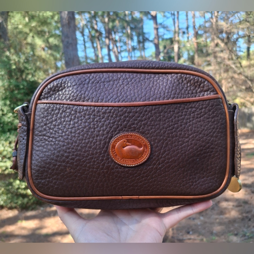 Vintage Dooney & Bourke Dark Brown AWL R45 Large Kilty Camera Crossbody Bag - Picture 4 of 10